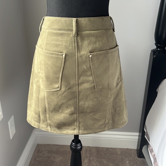 White House Black Market Mini Skirt. Olive Green Size 12 - Picture 2 of 2